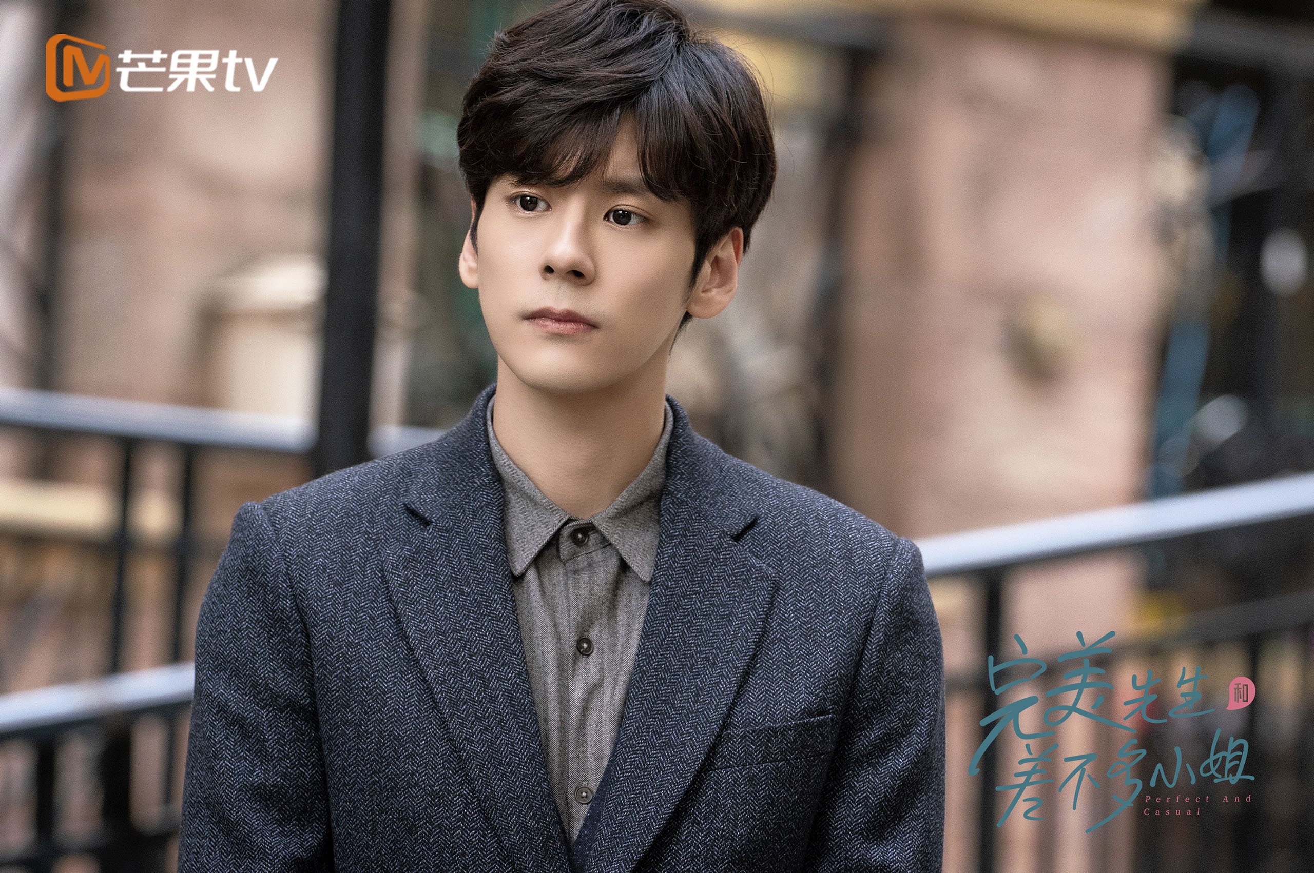 开云平台-围棋国手走进宝安区孝德学校，与中小学围棋爱好者进行指导棋对弈